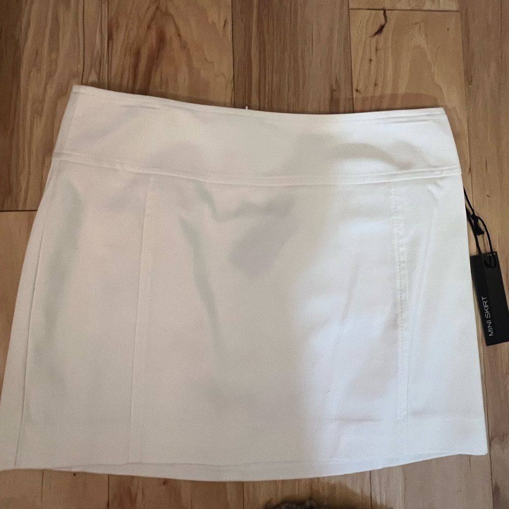 Express white mini skirt new never been worn